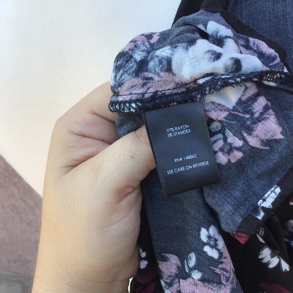 Torrid Skull and Flowers Challis Top - Picture 10 of 11